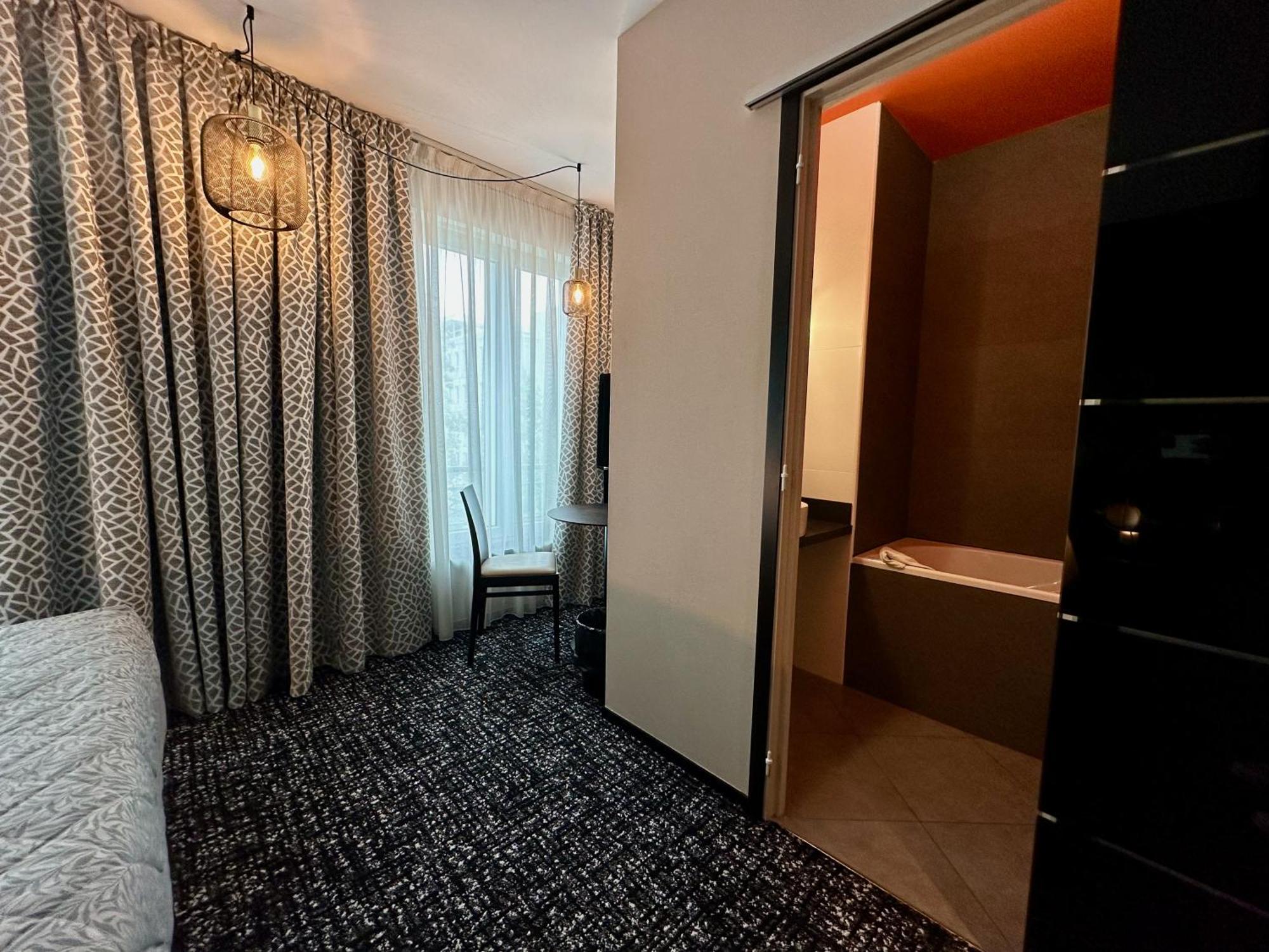 Hotel The Originals Boutique, De La Paix, 4*